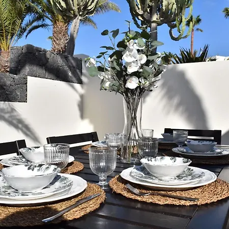 Sunny Bungalow In Front Of The Sea 3 Bedrooms *